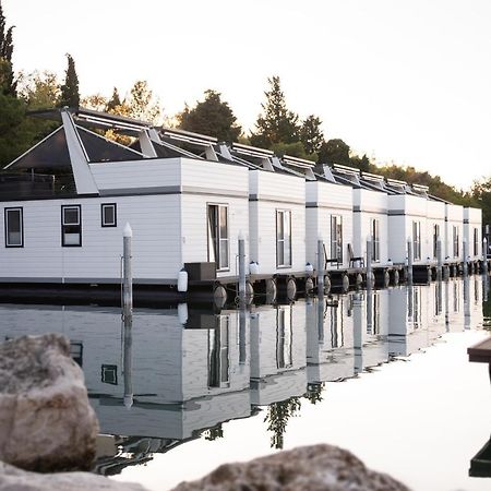 The Sea Lodges Portoroz - Bootshaus Floating Sea House Buitenkant foto