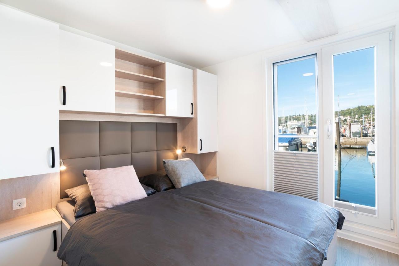 The Sea Lodges Portoroz - Bootshaus Floating Sea House Buitenkant foto
